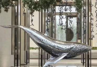 酒店广场摆放不锈钢镜面鲸鱼雕塑