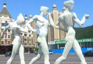 城市广场摆放不锈钢抽象竞走运动人物雕塑