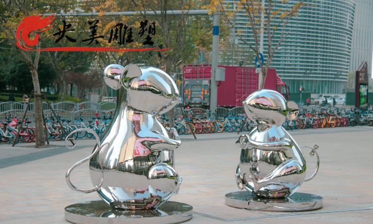 广场街道摆放不锈钢抽象镜面老鼠雕塑图片