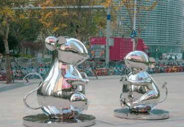 广场街道摆放不锈钢抽象镜面老鼠雕塑