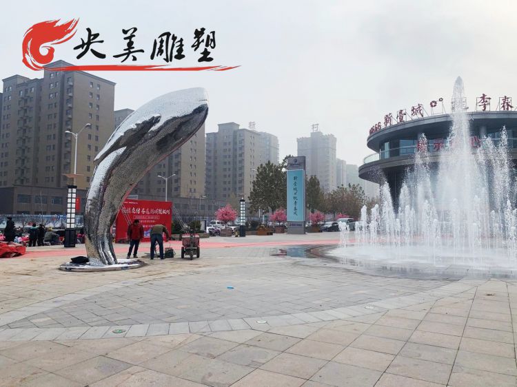 广场不锈钢大型镜面鲸鱼景观雕塑图片