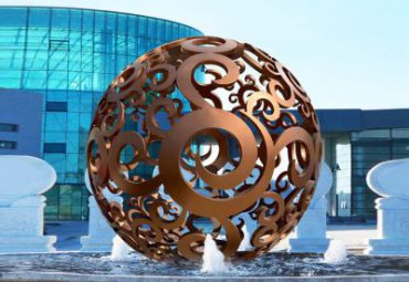 不锈钢镂空球雕塑-浙江省绍兴市售楼处水景发光镂空球工程案例